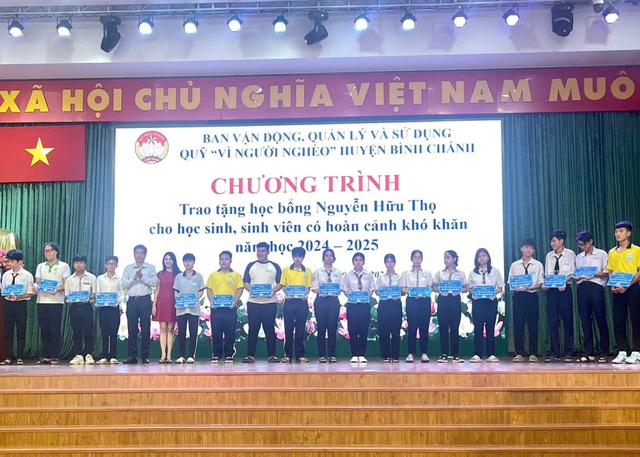 VWS tài trợ học bổng Nguyễn Hữu Thọ cho HS-SV huyện Bình Chánh- Ảnh 2.