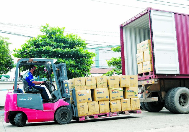 Ngay sau chương trình, 2 container hàng nhãn riêng Co.op Select sẽ được xuất sang thị trường Mỹ Ngay sau chương trình, 2 container hàng nhãn riêng Co.op Select sẽ được xuất sang thị trường Mỹ