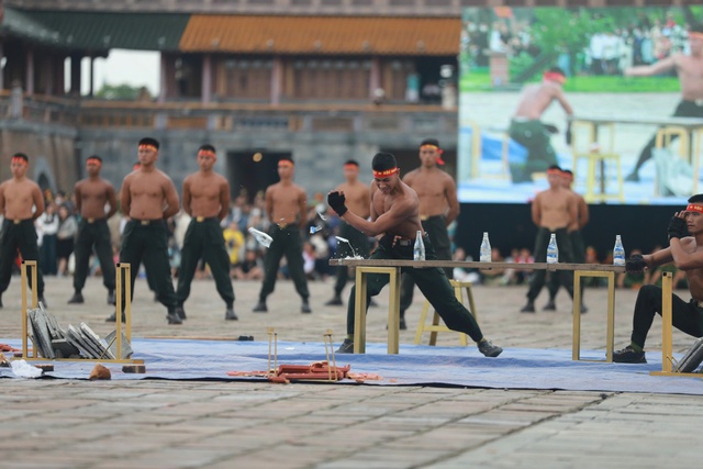 Xem công an bắn súng, vận khí công và hạ mục tiêu "khủng bố"- Ảnh 6.