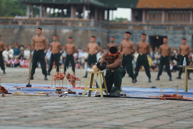 Xem công an bắn súng, vận khí công và hạ mục tiêu "khủng bố"- Ảnh 5.