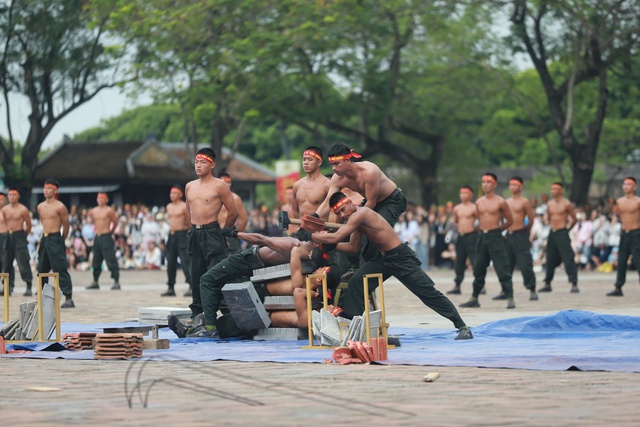 Xem công an bắn súng, vận khí công và hạ mục tiêu "khủng bố"- Ảnh 9.