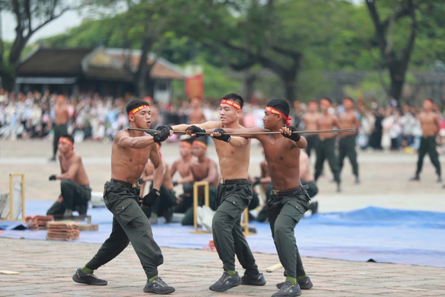 Xem công an bắn súng, vận khí công và hạ mục tiêu "khủng bố"- Ảnh 11.