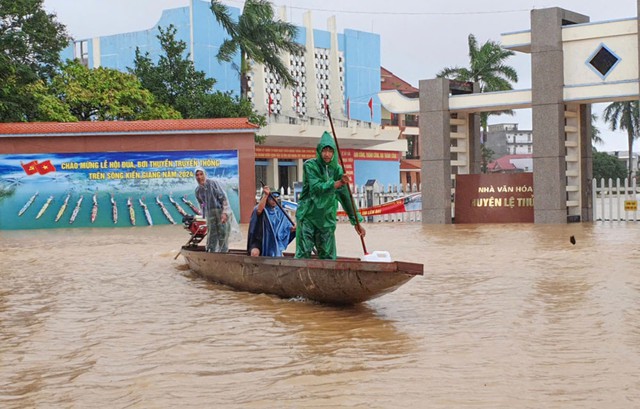 Ngày 29-10, nhiều nơi vẫn bị ngập sâu Ngày 29-10, nhiều nơi vẫn bị ngập sâu