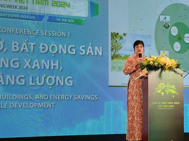 CEO Lưu Thị Thanh Mẫu trình bày tham luận tại Tuần lễ Công trình xanh Việt Nam 2024