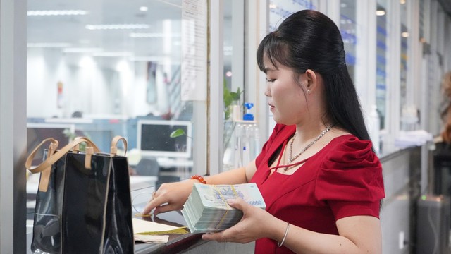 Gần 600 triệu đồng cùng hơn 75.000 thẻ điện thoại đã được Trà Dr Thanh trao cho khách hàng chỉ trong 2 tháng qua- Ảnh 1.