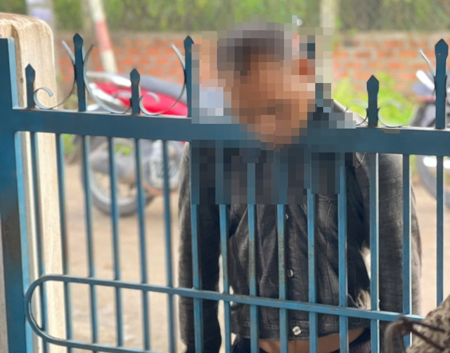 Thi thể người đàn ông treo trên hàng rào khiến nhiều người ám ảnh- Ảnh 1.