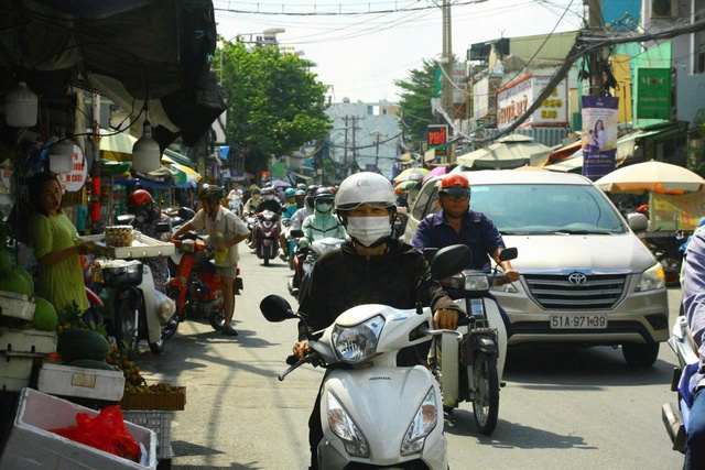 Thời tiết TP HCM hôm nay, 1-11: Ngày nắng, đêm mưa kèm gió giật mạnh
- Ảnh 1.