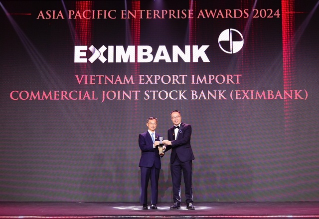 Ông Đào Hồng Châu - Phó Tổng Giám đốc Eximbank - nhận giải thưởng Asia Pacific Enterprise Awards (APEA)