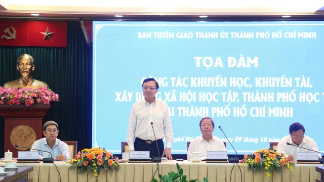 Ông Lê Hồng Sơn, Thành ủy viên, Phó trưởng Ban Thường trực Ban Tuyên giáo Thành ủy TP HCM, phát biểu tại tọa đàm