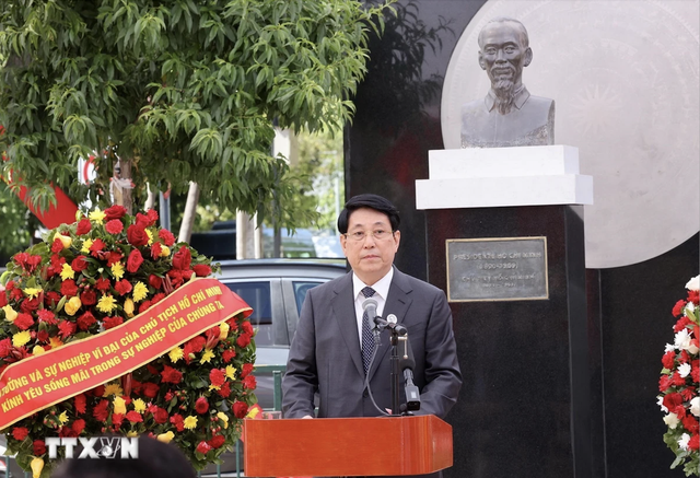 Chủ tịch nước Lương Cường đặt vòng hoa tưởng niệm Chủ tịch Hồ Chí Minh tại Chile- Ảnh 3.