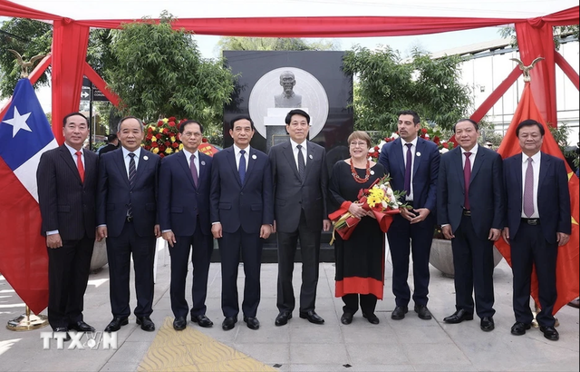 Chủ tịch nước Lương Cường đặt vòng hoa tưởng niệm Chủ tịch Hồ Chí Minh tại Chile- Ảnh 14.