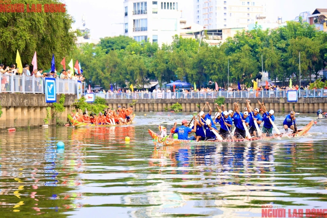 Cuối tuần 12 đội ghe ngo tranh tài nảy lửa trên kênh Nhiêu Lộc - Thị Nghè- Ảnh 5.