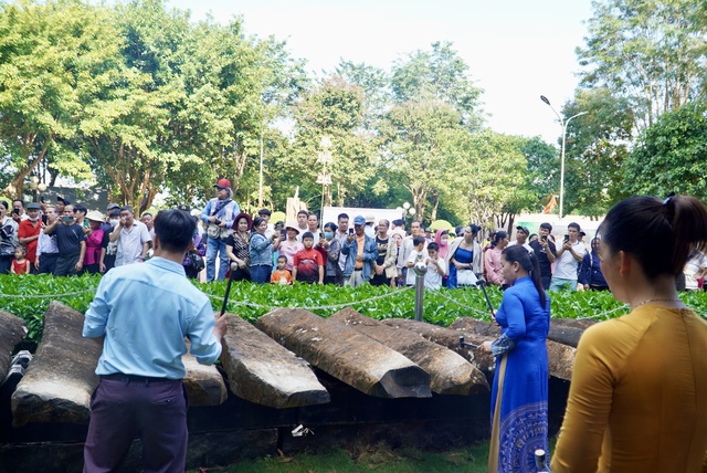 Hàng trăm ngàn người đổ về lễ hội sóc Bom Bo, chen nhau từng chút - Ảnh 12.