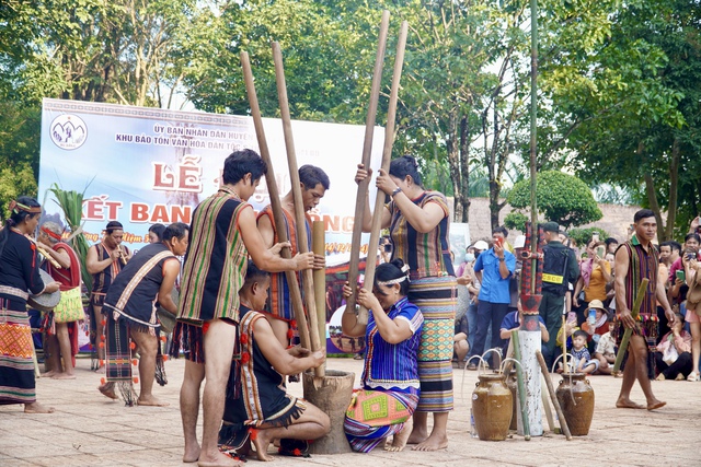 Hàng trăm ngàn người đổ về lễ hội sóc Bom Bo, chen nhau từng chút - Ảnh 8.