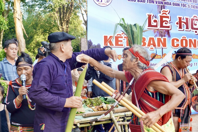 Hàng trăm ngàn người đổ về lễ hội sóc Bom Bo, chen nhau từng chút - Ảnh 4.