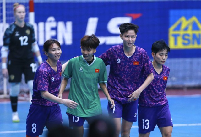 Tuyển futsal nữ Việt Nam thua đậm đội tốp 7 thế giới- Ảnh 2.