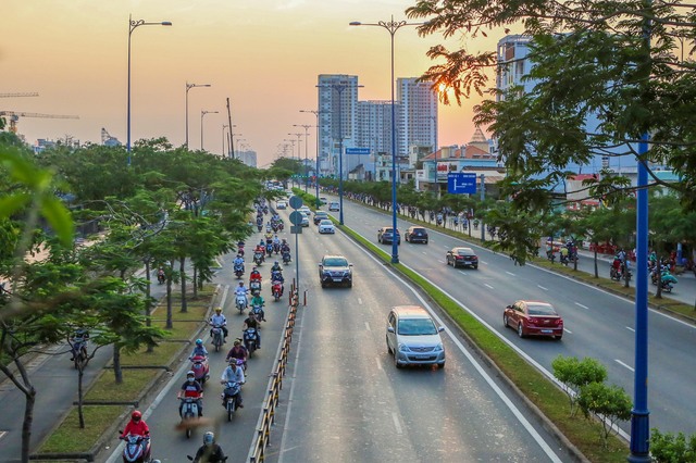 TP HCM cần phát triển hạ tầng giao thông cao tầngẢnh: HOÀNG TRIỀU