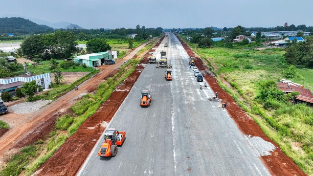 Cao điểm thi công đường cao tốc Biên Hòa - Vũng Tàu- Ảnh 1.