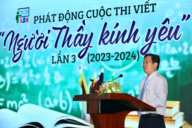 Cuộc thi viết “Người thầy kính yêu” lần thứ 3 được phát động từ tháng 11 năm 2023 với gần 200 tác phẩm gửi về dự thi, 42 tác phẩm vào chung khảo. Ảnh: HOÀNG TRIỀU