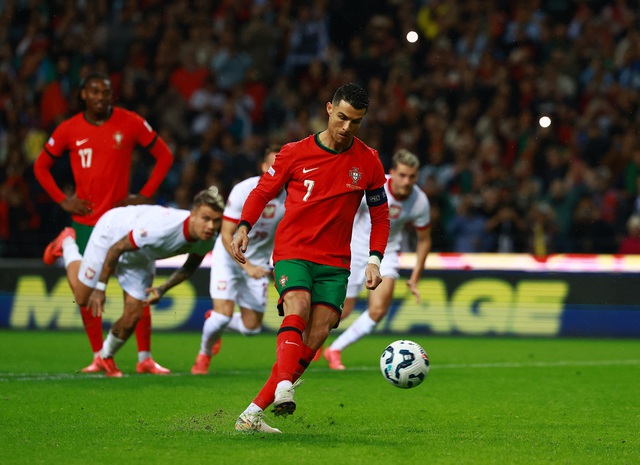 Ronaldo tỏa sáng, Bồ Đào Nha đại thắng Ba Lan lên đỉnh bảng Nations League- Ảnh 3.