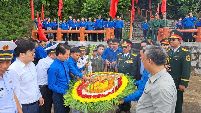 Xúc động hành quân về nguồn Bến Vũng Rô- Ảnh 1.