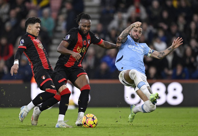 Thua sốc Bournemouth, Man City mất ngôi số 1 vào tay Liverpool- Ảnh 1.