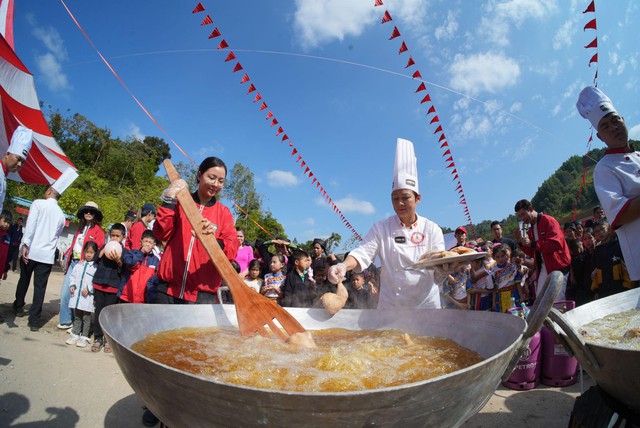 CHIN-SU mang chảo cơm có thịt đặc biệt lên vùng cao nhân dịp 20-11- Ảnh 3.