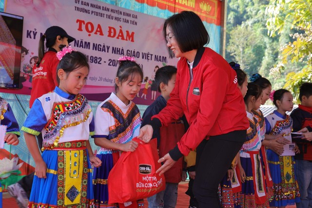 CHIN-SU mang chảo cơm có thịt đặc biệt lên vùng cao nhân dịp 20-11- Ảnh 8.