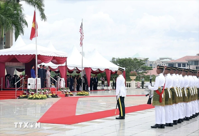 Lễ đón trọng thể Tổng Bí thư Tô Lâm và phu nhân thăm chính thức Malaysia- Ảnh 4.