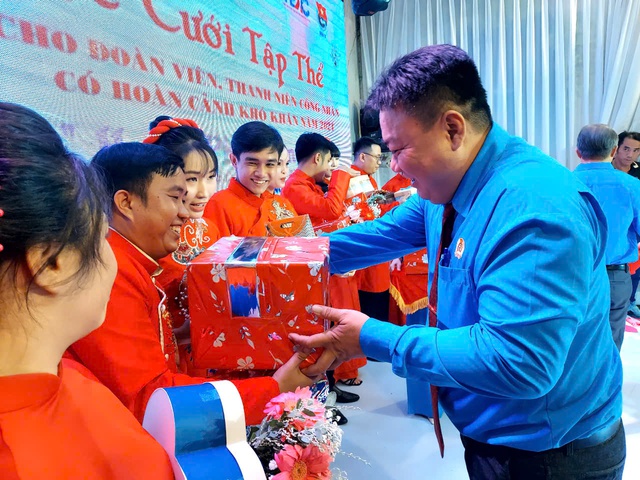 Quận 12, TP HCM: Thanh niên công nhân khó khăn rạng ngời hạnh phúc trong lễ cưới tập thể- Ảnh 5.