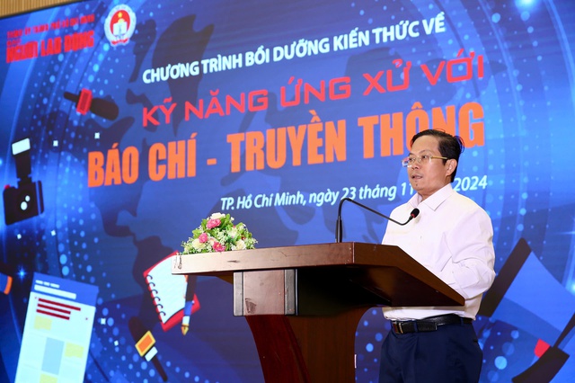 Lãnh đạo của gần 50 trường THPT tham dự bồi dưỡng về “Kỹ năng ứng xử với báo chí - truyền thông”- Ảnh 1.