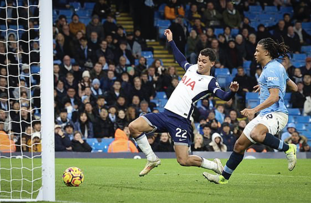 Tottenham giật sập "pháo đài" Etihad, Man City thua trận thứ 5 liên tiếp- Ảnh 4.