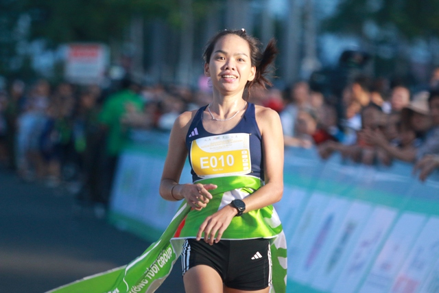 Hoàng Nguyên Thanh lần thứ nhì vô địch Giải Marathon Bình Phước - Ảnh 7.