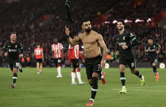 Lập cú đúp trước Southampton, Salah gửi lời thách thức Man City- Ảnh 1.