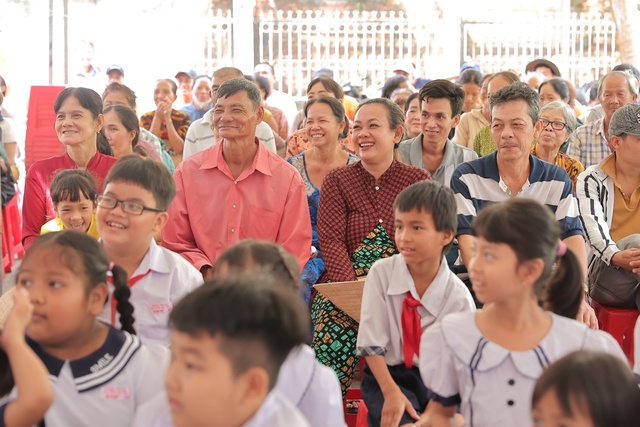 Hậu Giang, Bạc Liêu rộn ràng ngày Quỹ Nam Phương khánh thành 2 cây cầu mới- Ảnh 3.