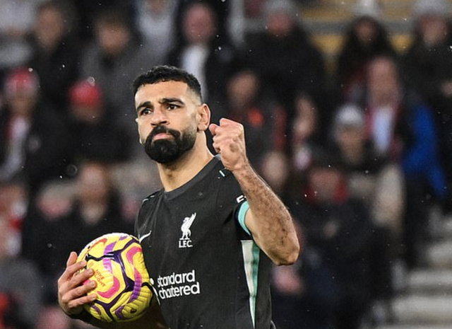 Mohamed Salah thất vọng với Liverpool, chuẩn bị rời sân Anfield- Ảnh 2.