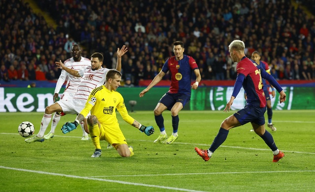 Lewandowski đưa Barcelona lên nhì bảng, Bayern Munich quật ngã PSG- Ảnh 2.