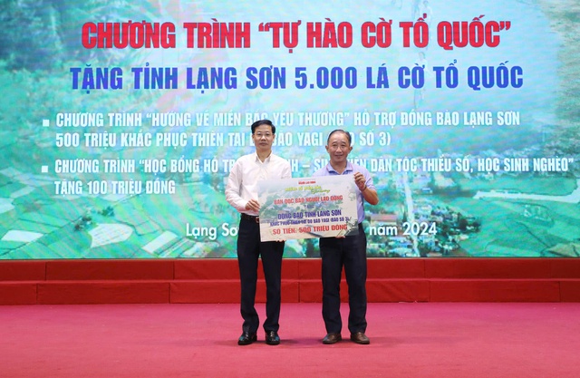 Trao tặng 5.000 lá cờ Tổ quốc, 500 triệu đồng khắc phục hậu quả bão Yagi tại Lạng Sơn- Ảnh 1.