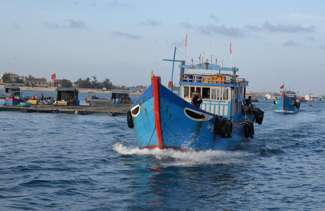 Một ngư dân tàu cá rơi xuống biển mất tích- Ảnh 1.