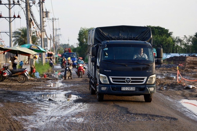 Đối lập hai bên cầu Long Đại, đoạn "nát như tương", đoạn sạch sẽ, thông thoáng- Ảnh 8.