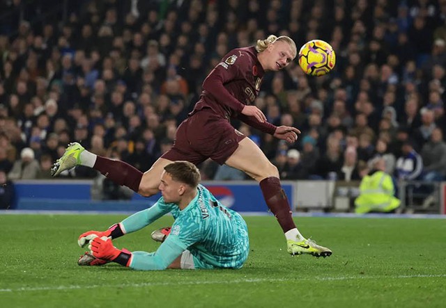 "Song sát" Nunez-Salah lập công, Liverpool bỏ xa Man City 5 điểm- Ảnh 1.