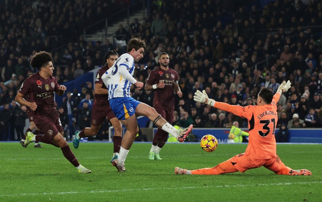 "Song sát" Nunez-Salah lập công, Liverpool bỏ xa Man City 5 điểm- Ảnh 3.