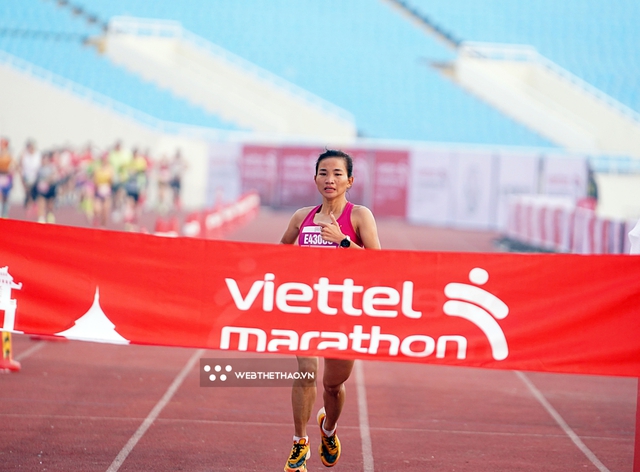 Nguyễn Thị Oanh lập kỷ lục quốc gia mới tại Viettel Marathon Hà Nội 2024- Ảnh 1.