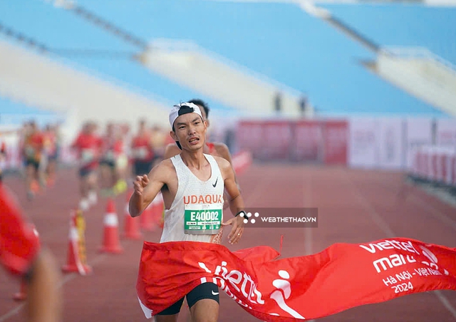 Nguyễn Thị Oanh lập kỷ lục quốc gia mới tại Viettel Marathon Hà Nội 2024- Ảnh 4.