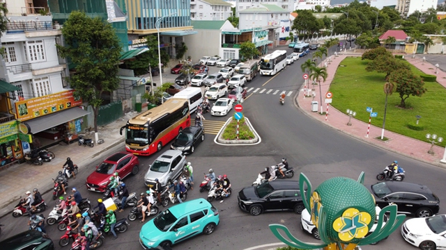 Thành phố Nha Trang thường xuyên xảy ra ách tắc giao thông vì lượng phương tiện tăng cao