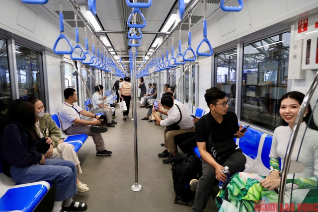 Người dân TP HCM háo hức đi metro số 1- Ảnh 8.