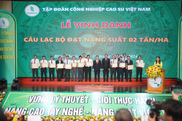 Ngành cao su vinh danh câu lạc bộ 2 tấn/ha và cá nhân tiêu biểu- Ảnh 3.