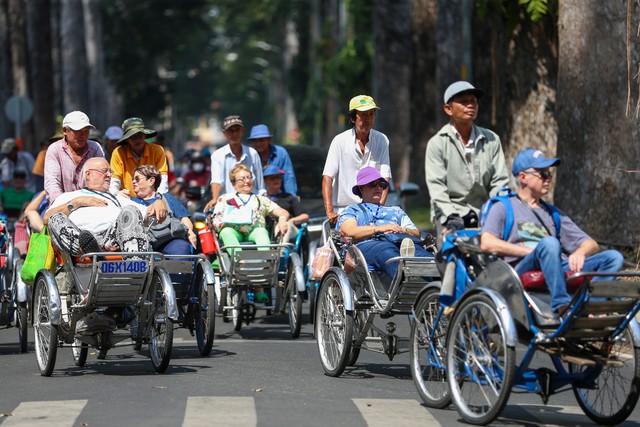 Thời tiết TP HCM hôm nay, 17-12: Ngày có nắng, trời mù- Ảnh 1.