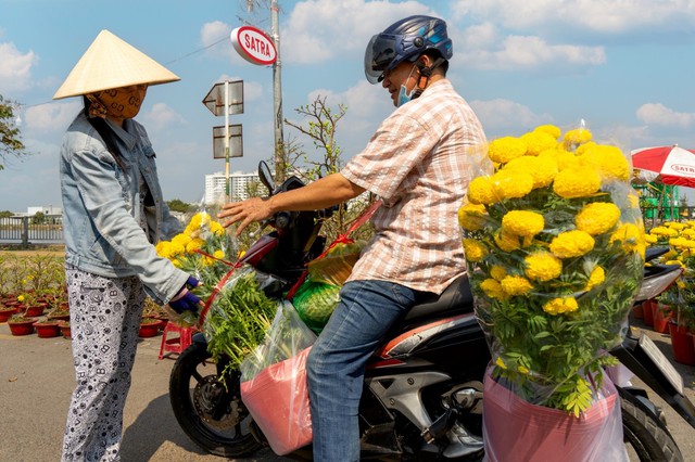 Chợ Hoa Xuân Bình Điền 2025: SATRA miễn phí thuê 282 gian hàng- Ảnh 1.