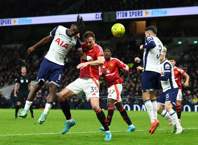 Rượt đuổi 7 bàn với Tottenham, Man United dừng bước tứ kết League Cup- Ảnh 1.